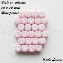 Perle en silicone 12 x 12 mm Rose pastel Lettre