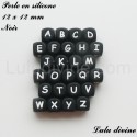 Perle en silicone 12 x 12 mm Noir Lettre