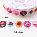 Ruban blanc à pois rose Gâteau Cupcake dans médaillon de 22 mm